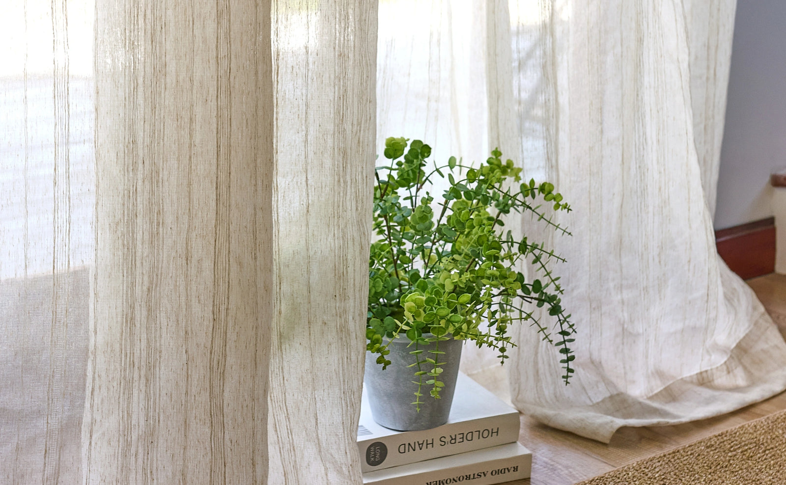 Effortless Style, Subtle Drama