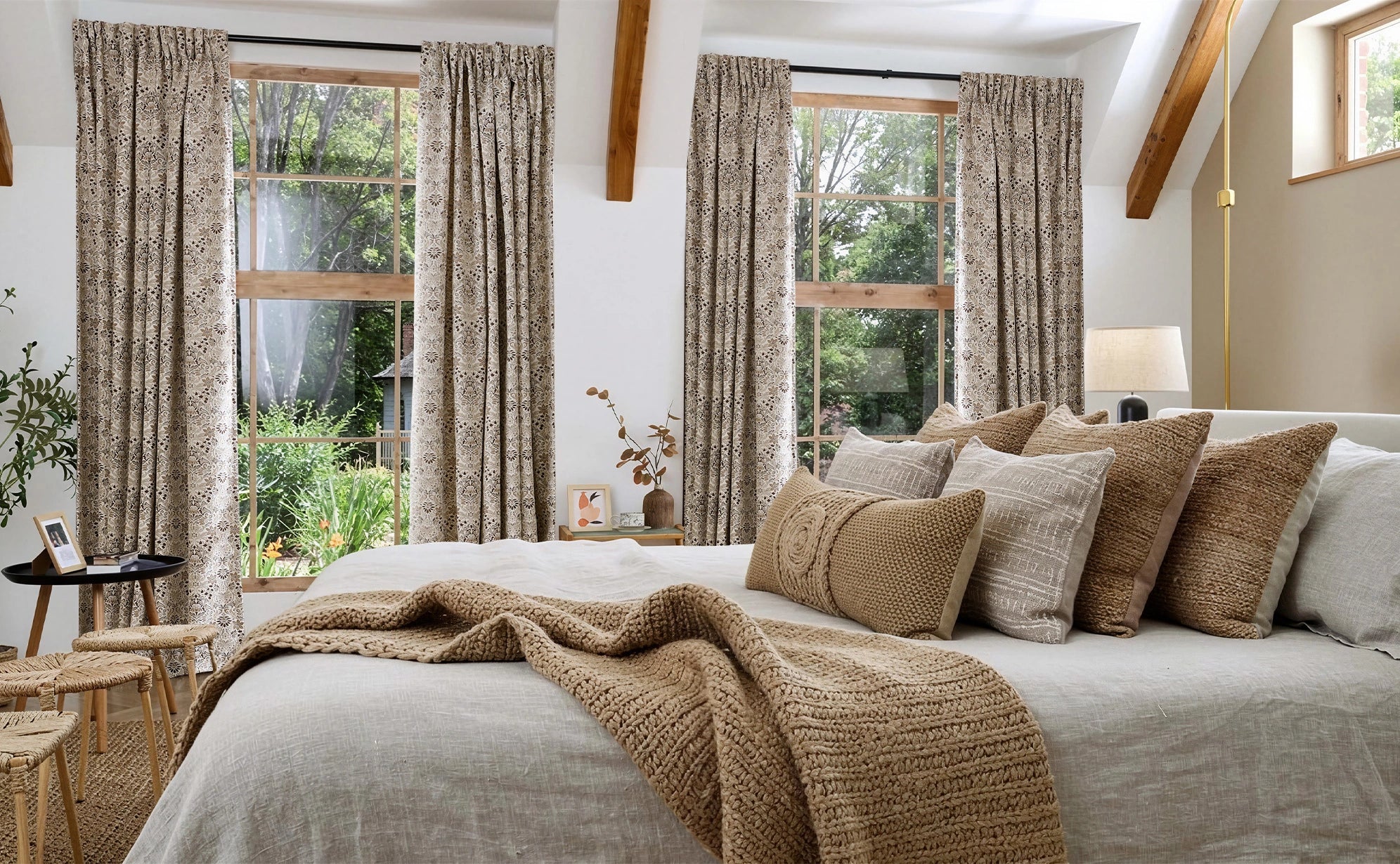 Light that moves like time