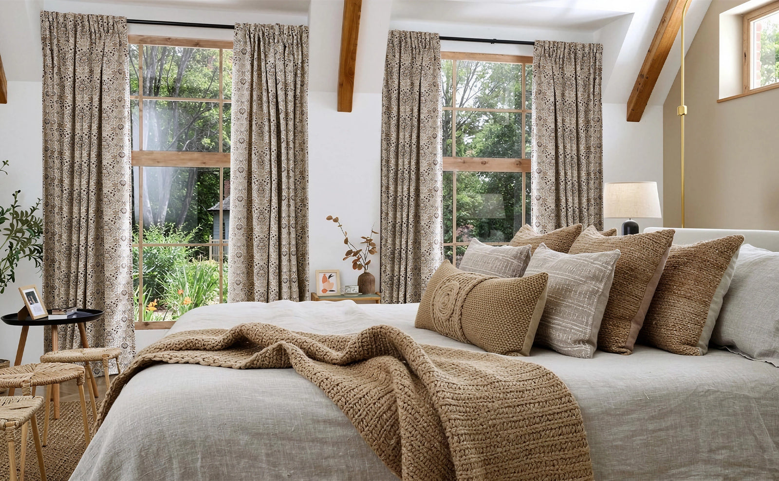 Light that moves like time